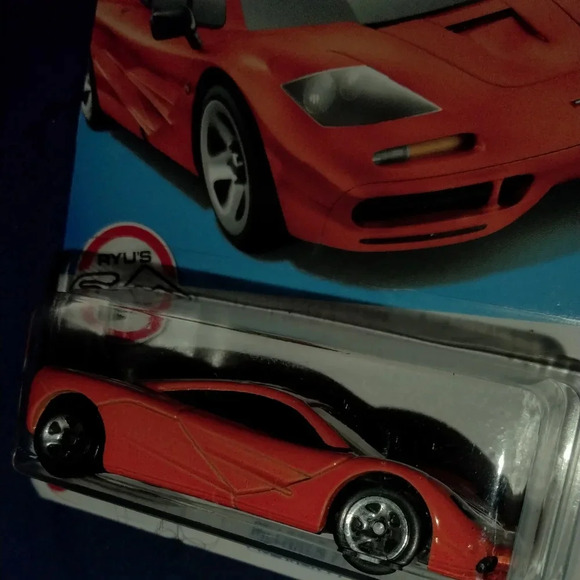 McLaren F1 Hotwheel "Pumpkin Orange" - Picture 3 of 5